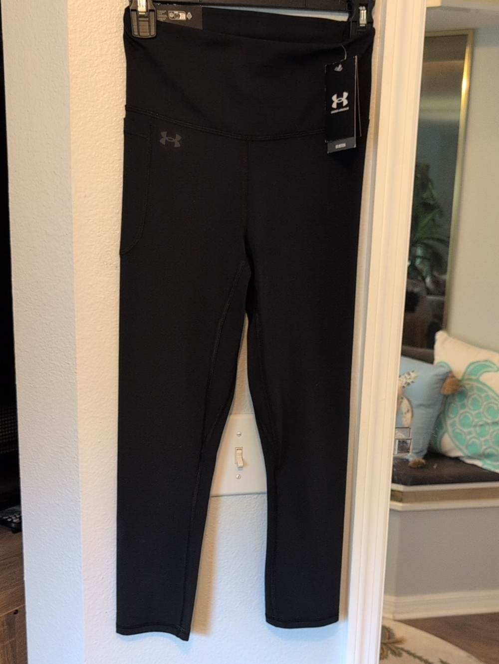 Under Armour Black High-Rise Training Leggings with Side Pocket Brand New